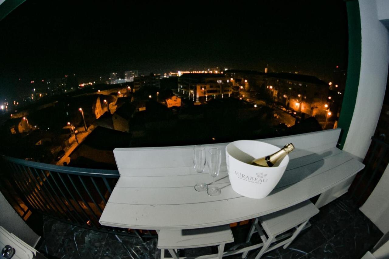 Turcoazlux Apartments Oradea Εξωτερικό φωτογραφία